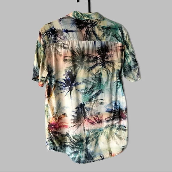 Guess Rogan Pacific Palms  Regular-Fit Button-Down Shirt - Picture 5 of 14